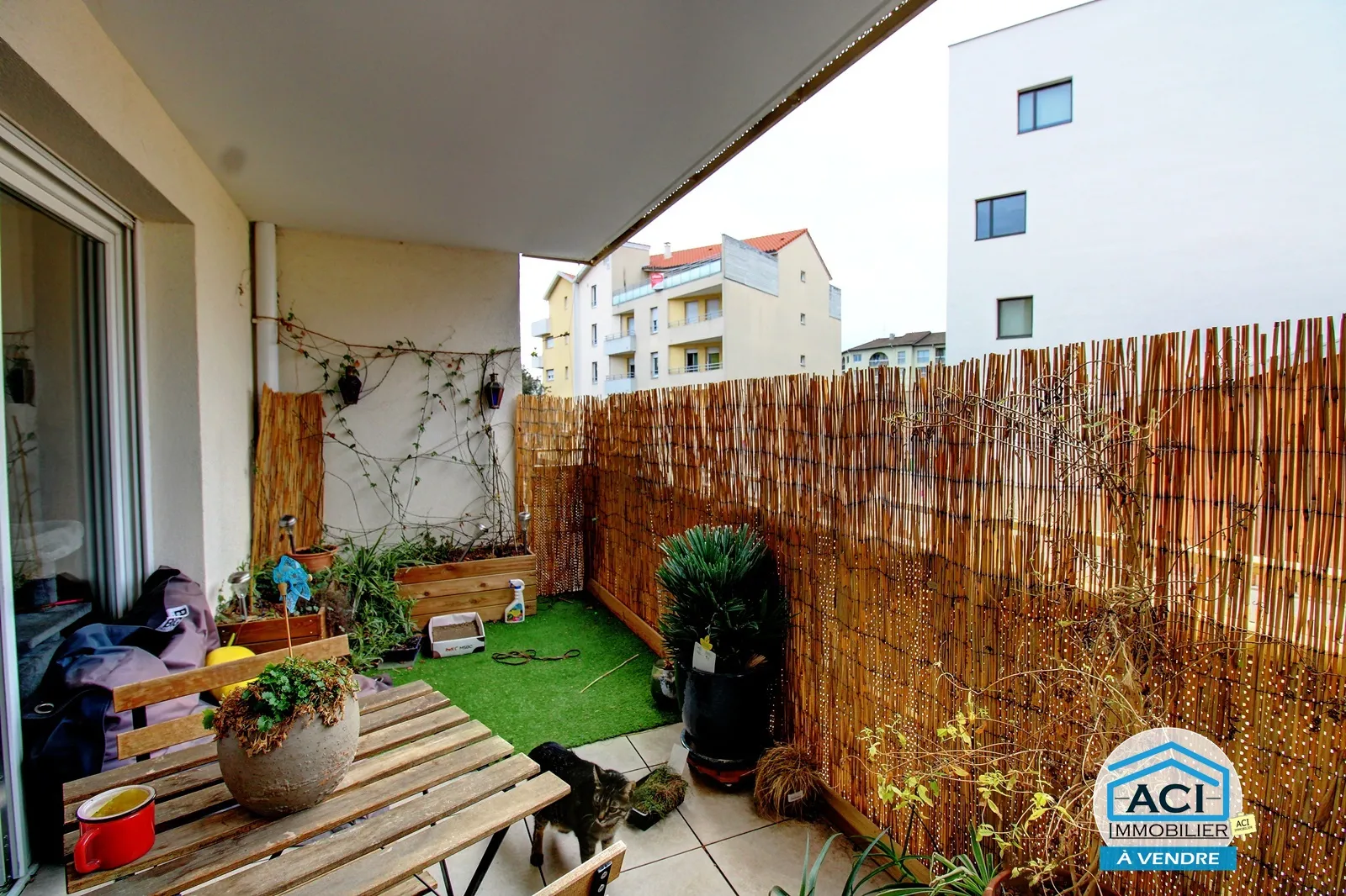 Appartement de T3 avec terrasse et garage à Décines-Charpieu 