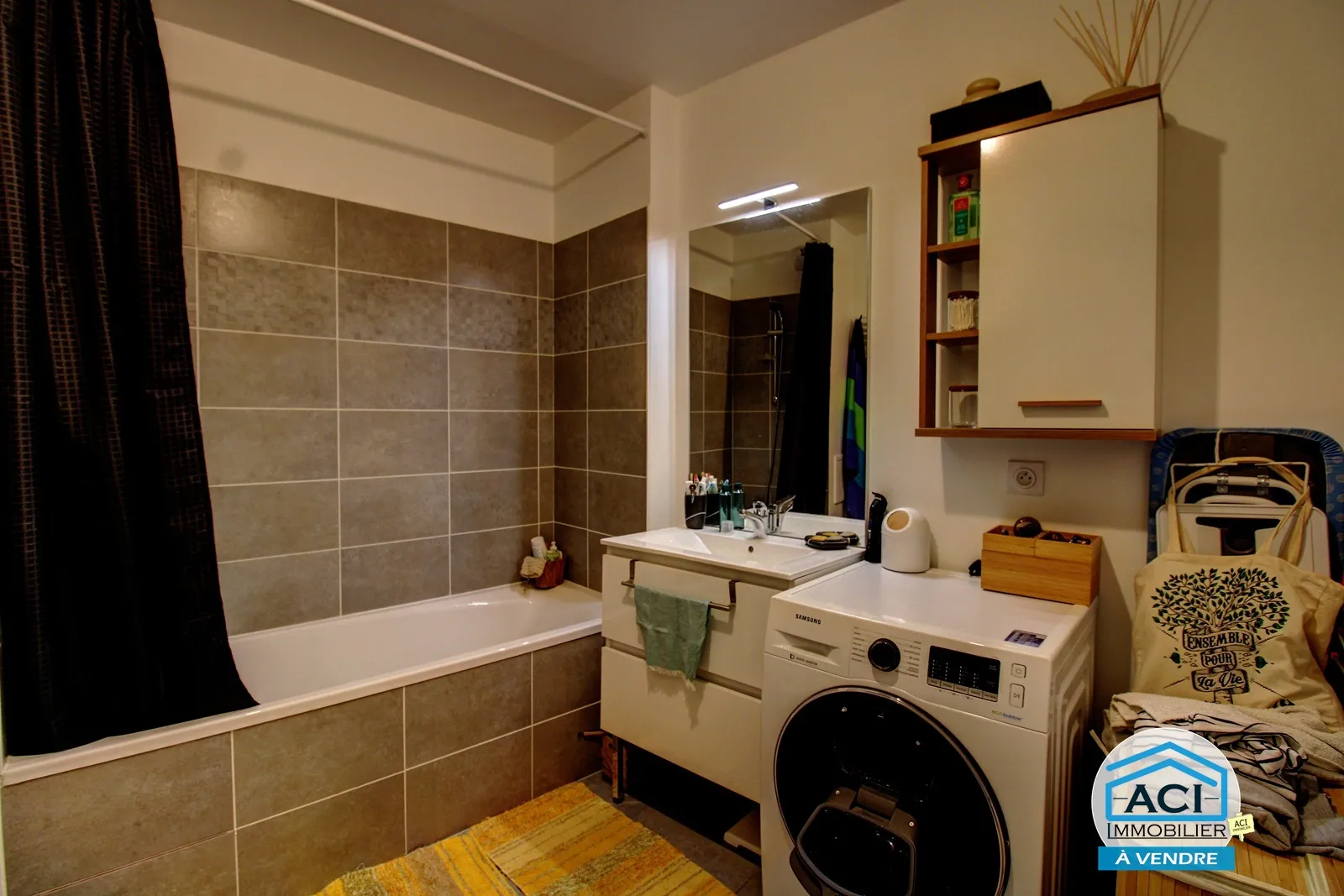 Appartement de T3 avec terrasse et garage à Décines-Charpieu 