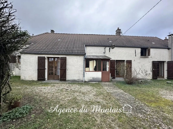 Country Farmhouse in Donnemarie Dontilly - Great Potential!