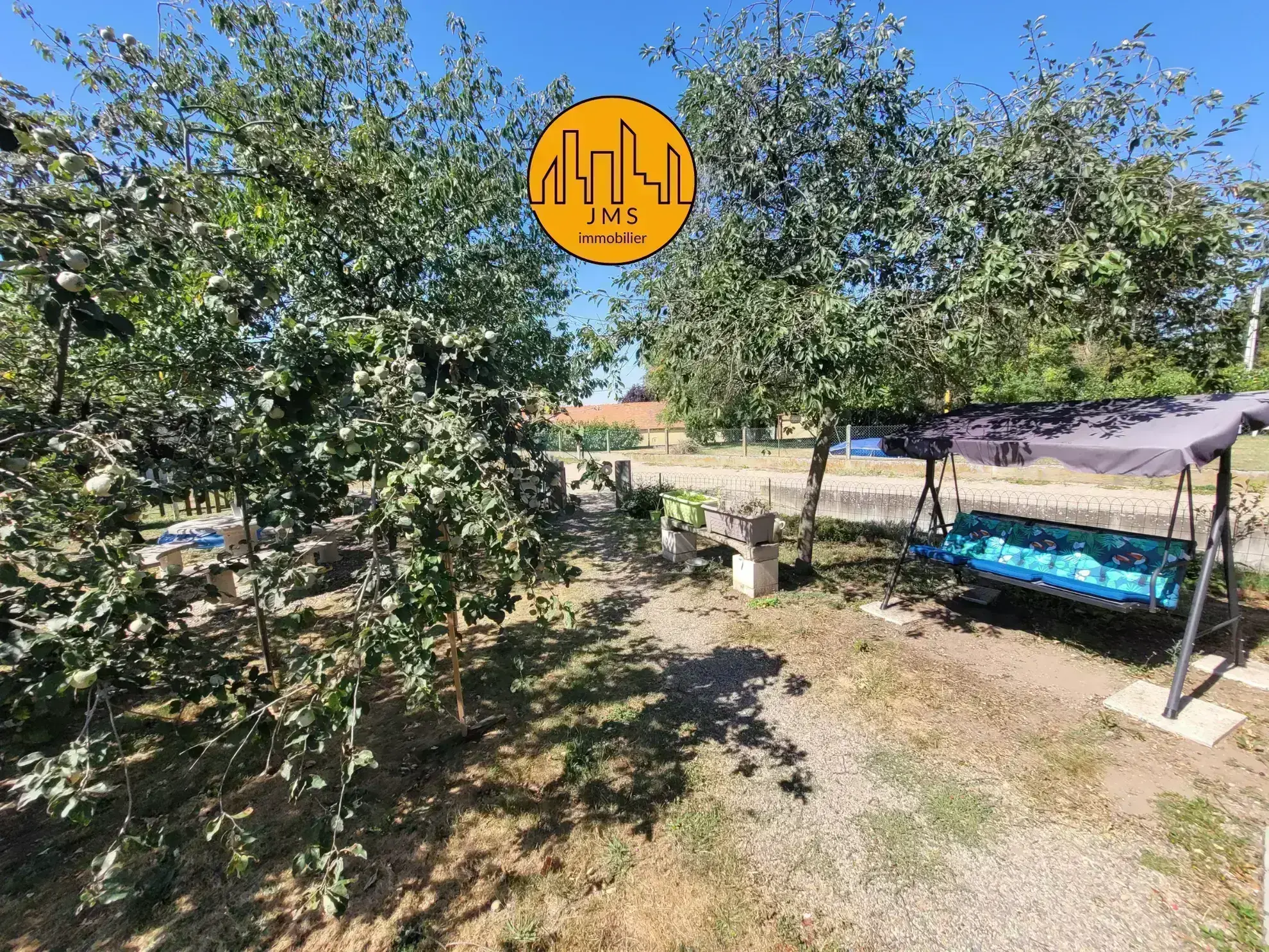 Jolie maison avec jardin 