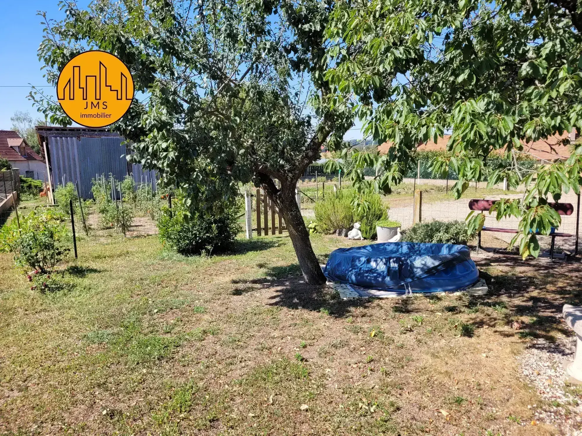 Jolie maison avec jardin 
