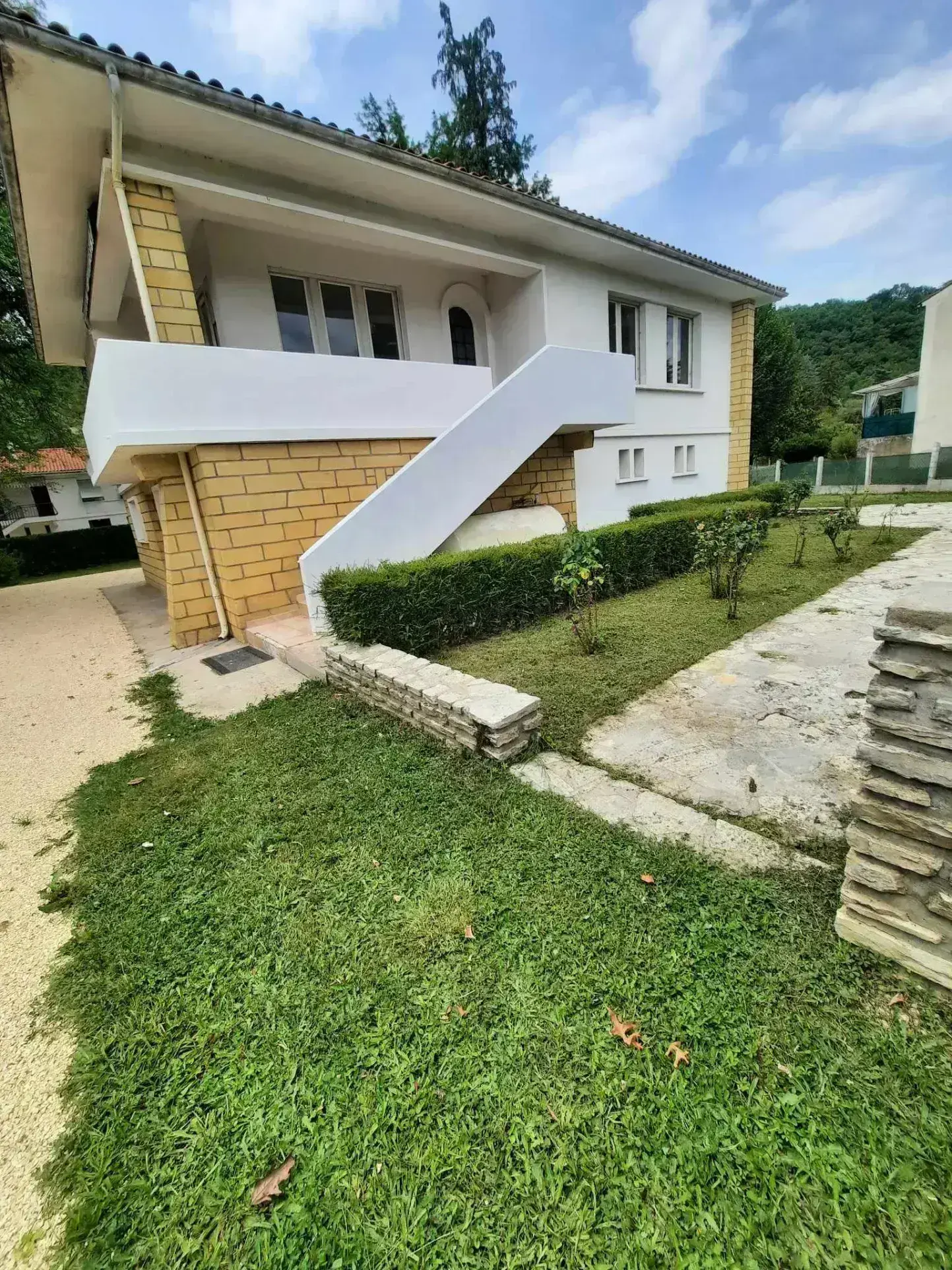 Maison à Sauveterre La Lémance - Belle maison avec grand parc ombragé 