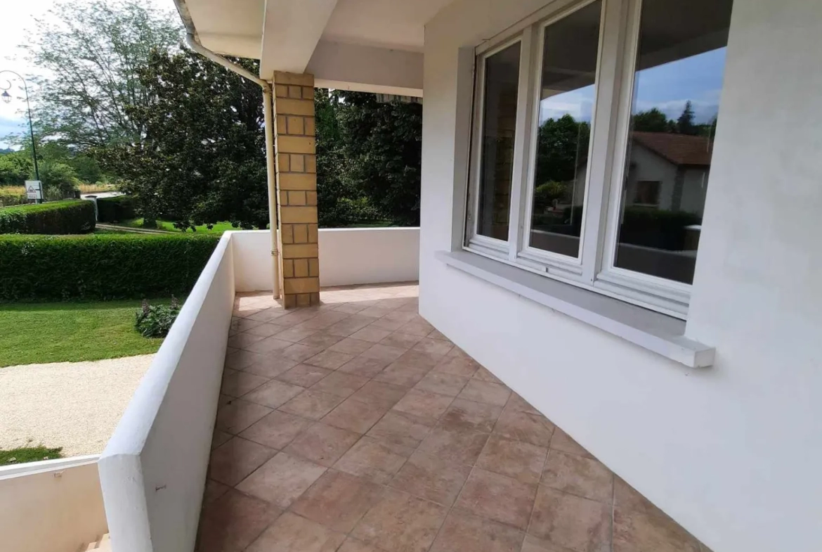 Maison à Sauveterre La Lémance - Belle maison avec grand parc ombragé 