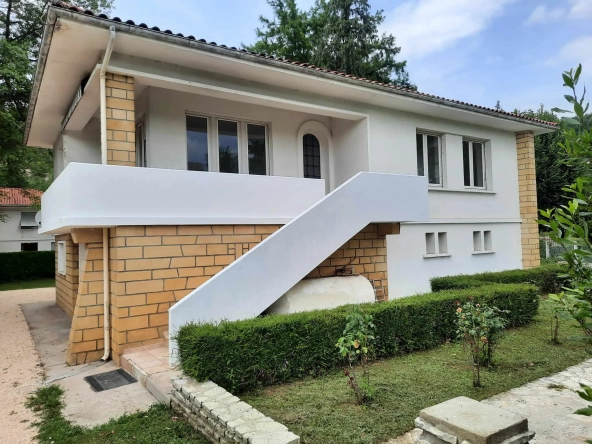 Maison à Sauveterre La Lémance - Belle maison avec grand parc ombragé