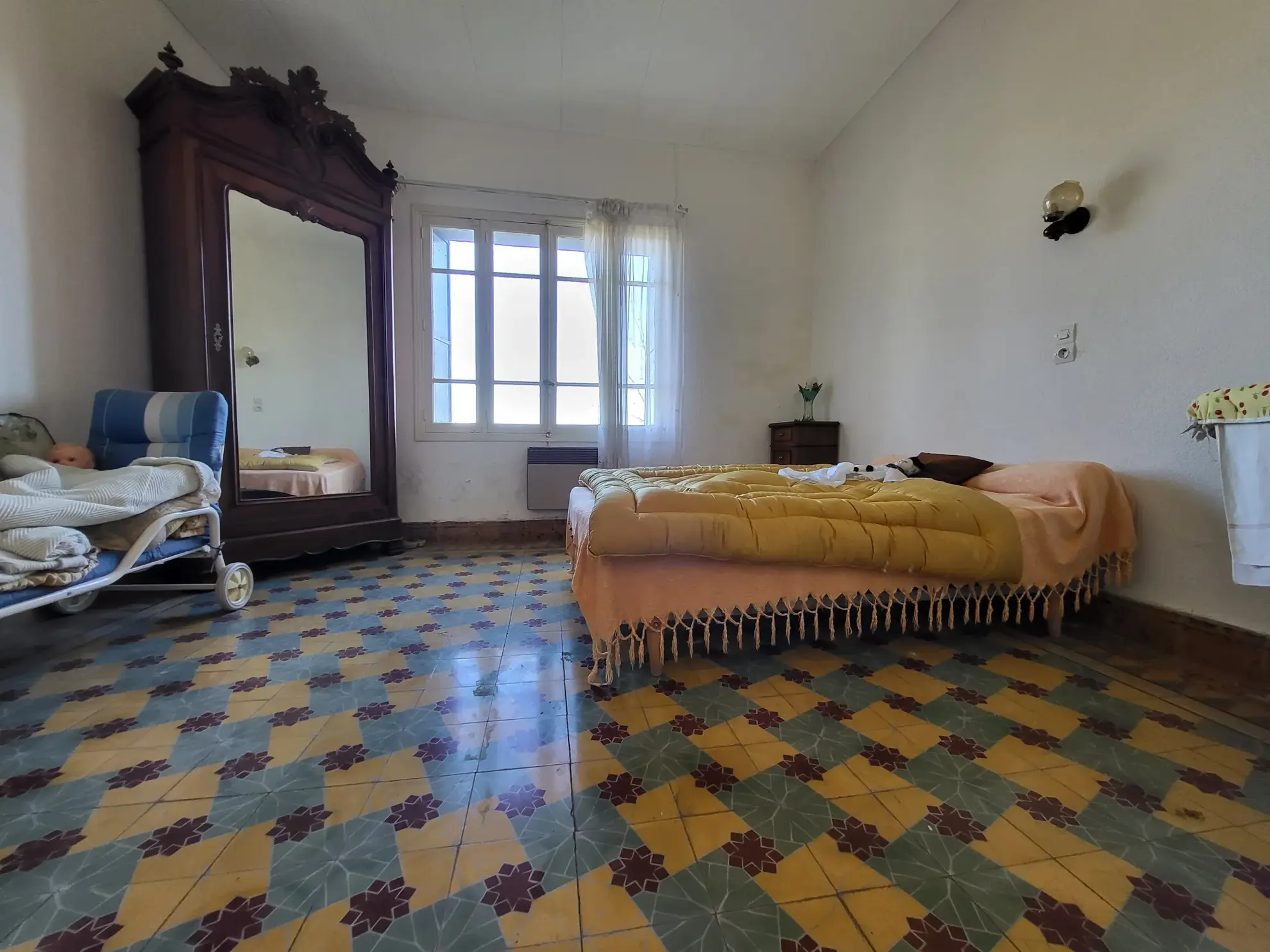Charming Vineyard House for Sale in Sommières with Garage 