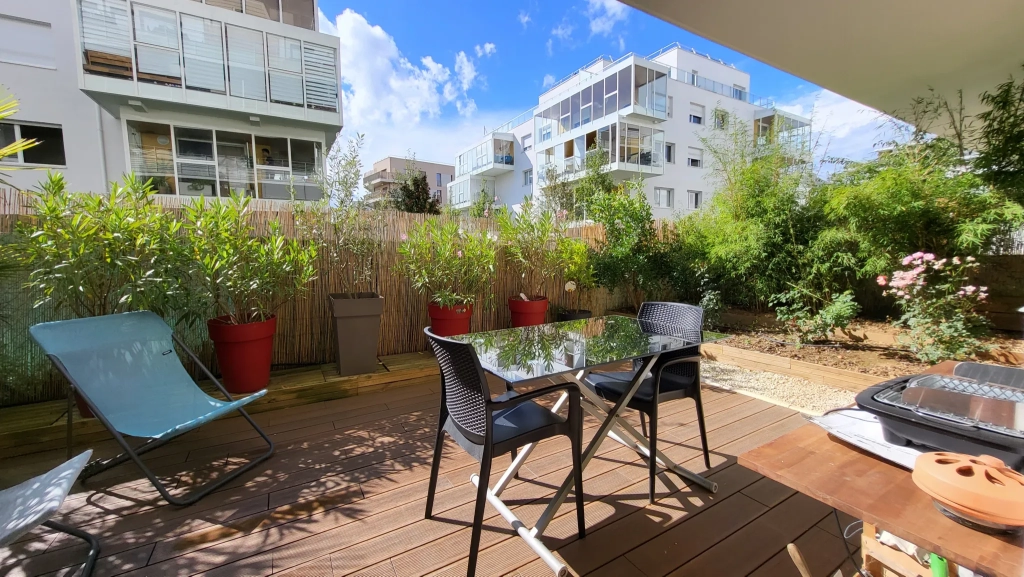 Appartement Deux Pièces avec Jardin Exposé Sud-Ouest à Petit Nanterre