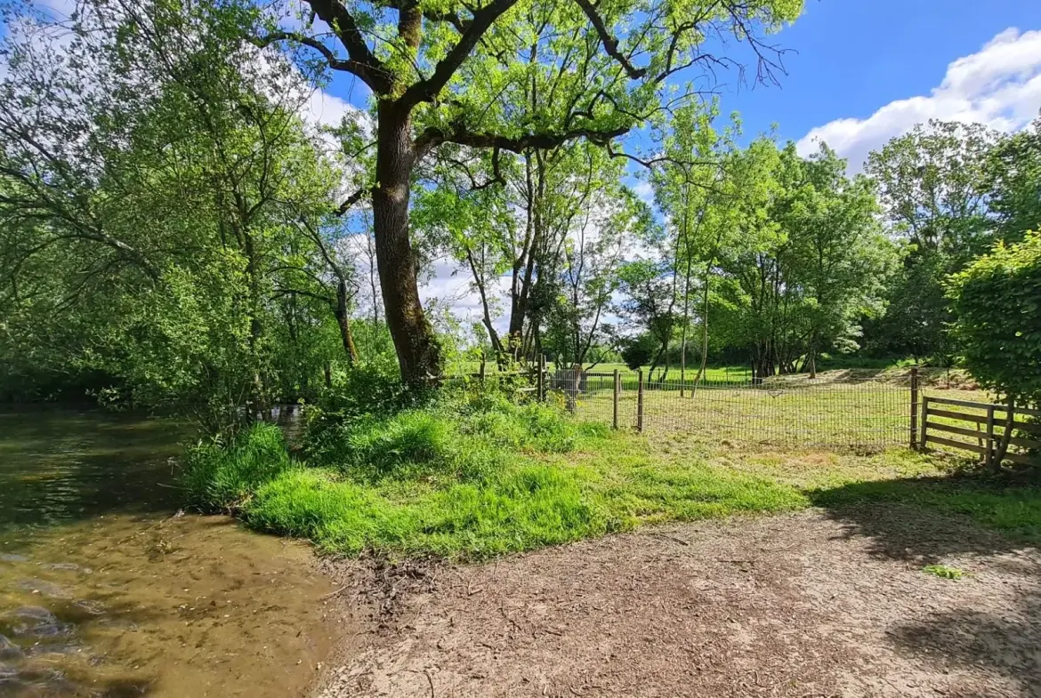 Agréable terrain de loisirs au bord du Lay 