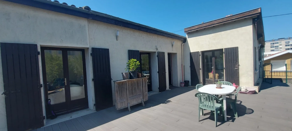 Townhouse with Land and Terrace in VIENNE Nord