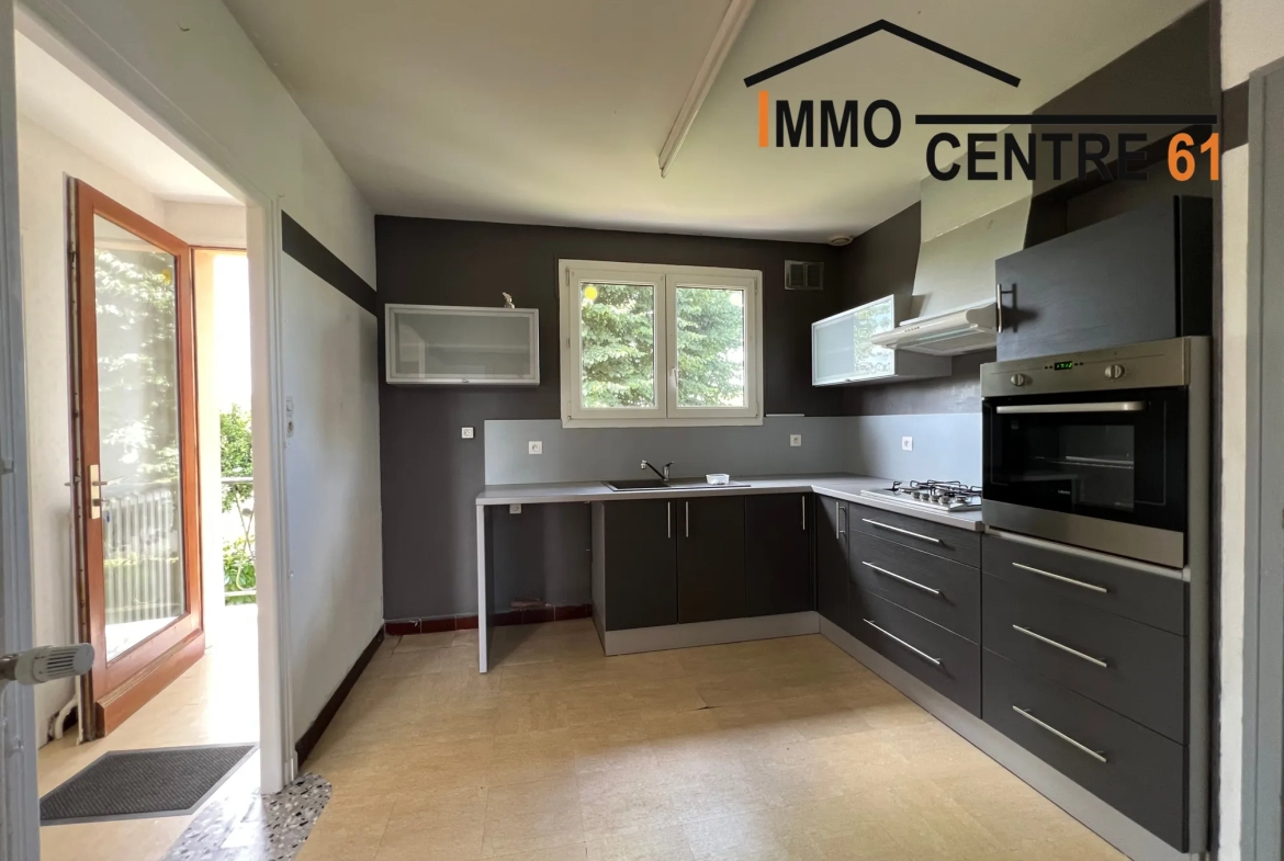 Maison 3 chambres avec dépendance 200m2 à Carrouges 