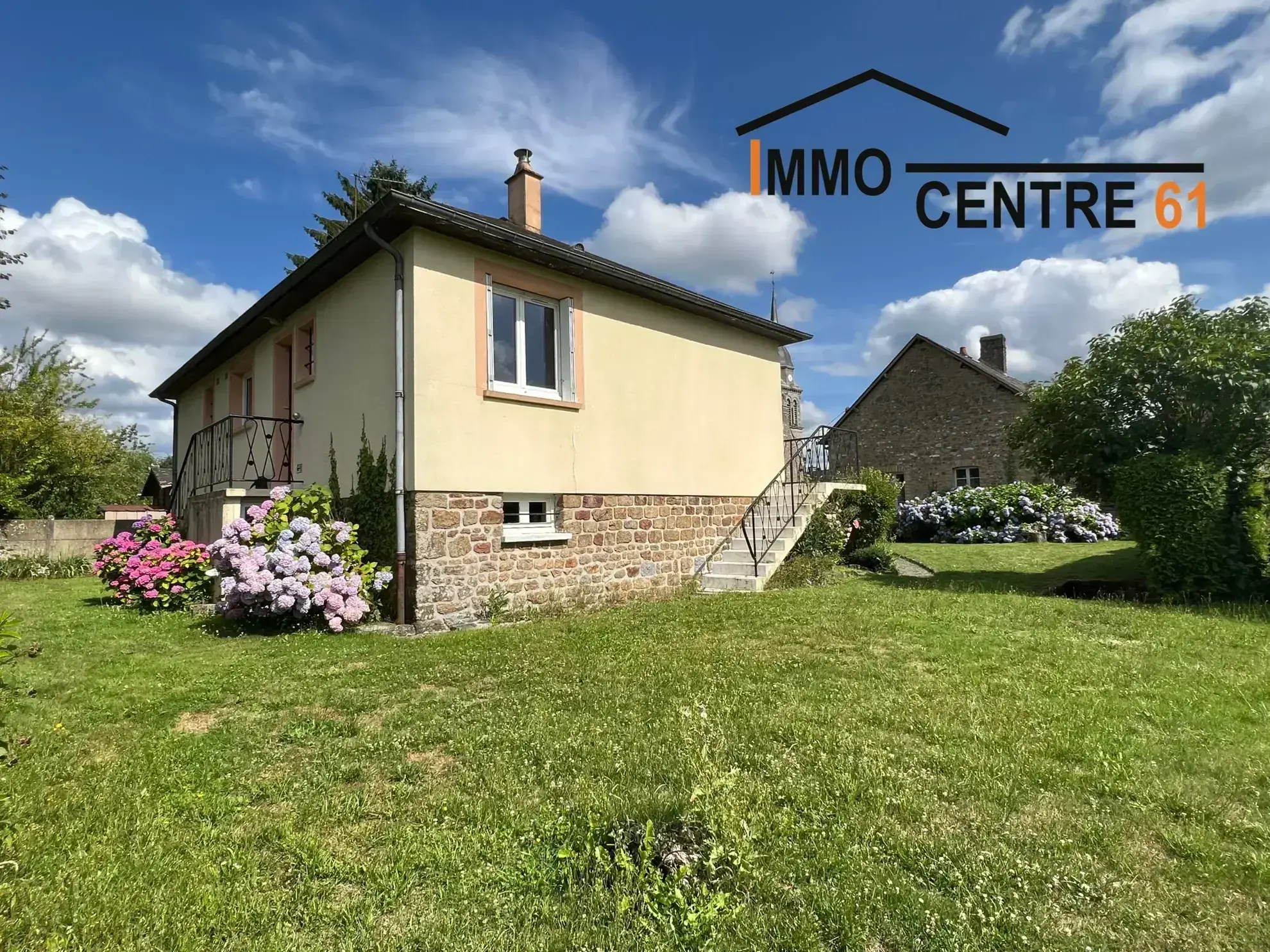 Maison 3 chambres avec dépendance 200m2 à Carrouges 
