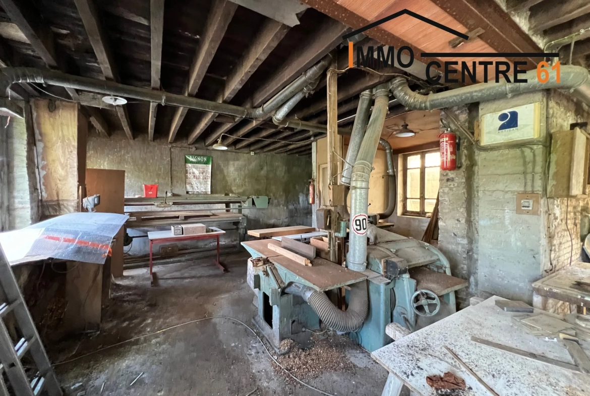 Maison 3 chambres avec dépendance 200m2 à Carrouges 
