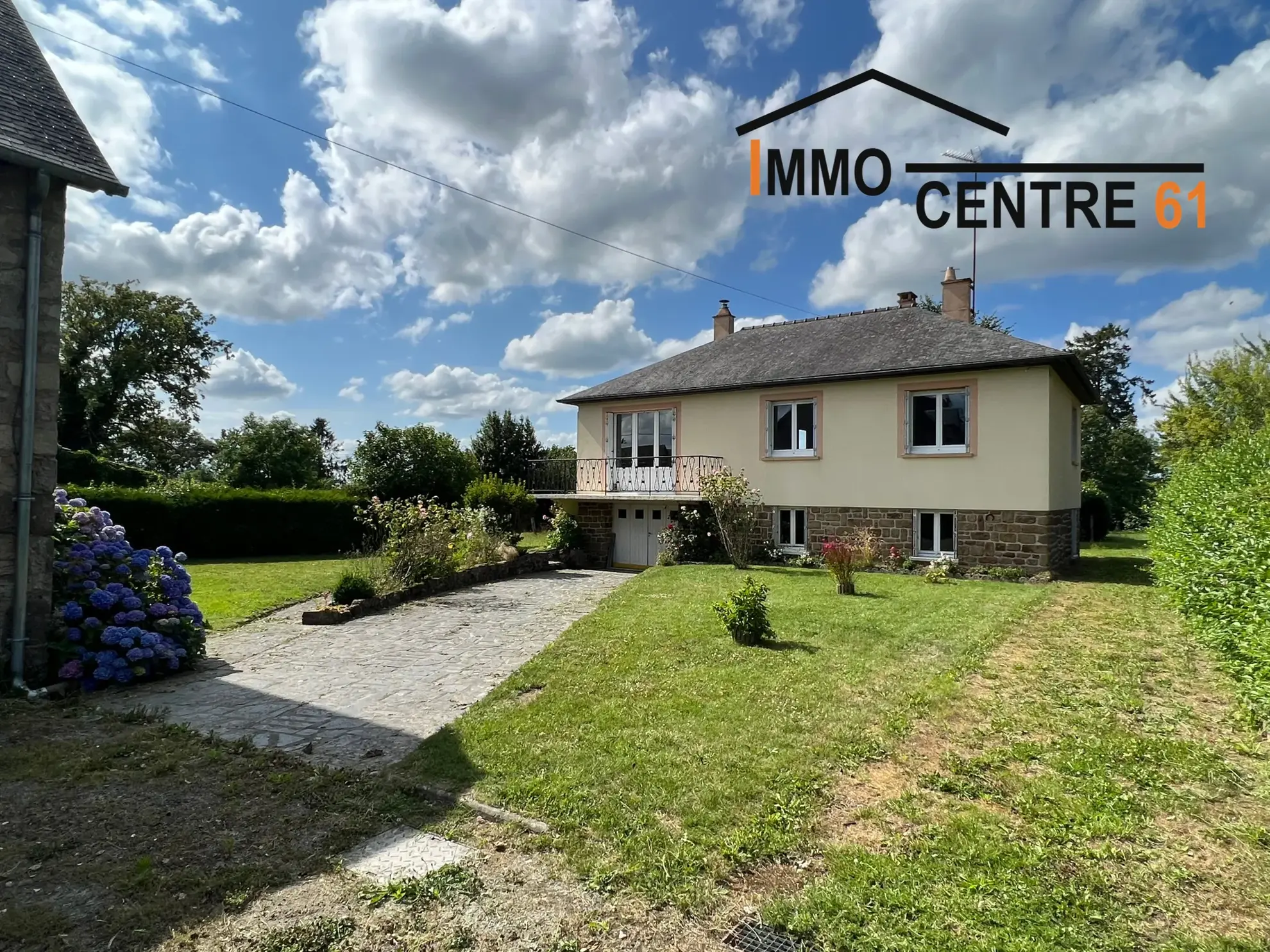 Maison 3 chambres avec dépendance 200m2 à Carrouges 