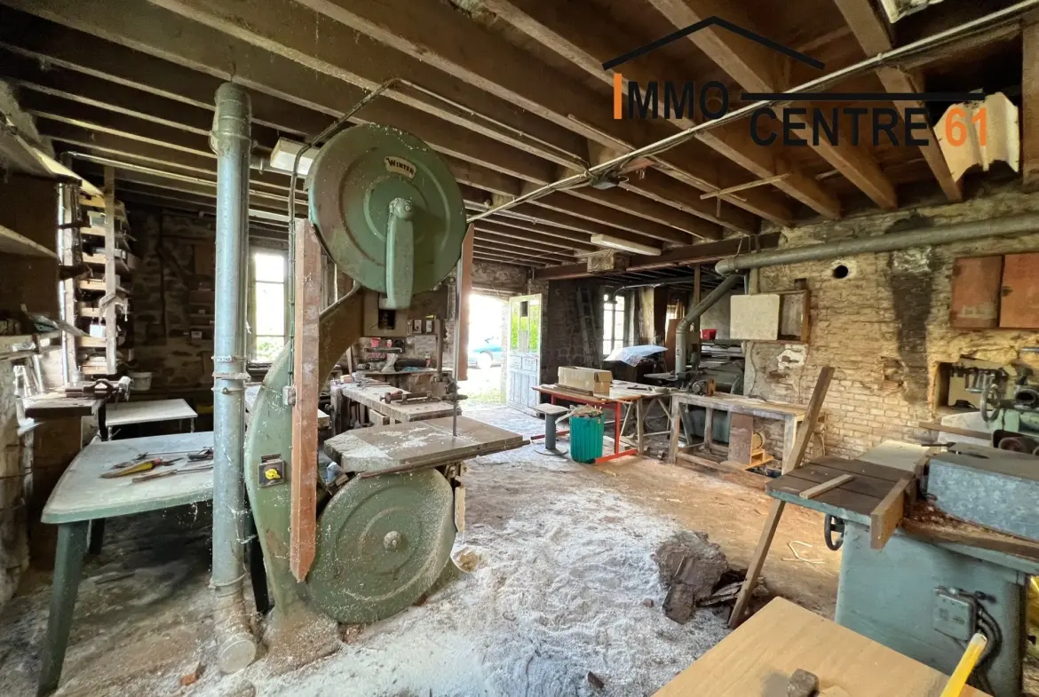 Maison 3 chambres avec dépendance 200m2 à Carrouges 