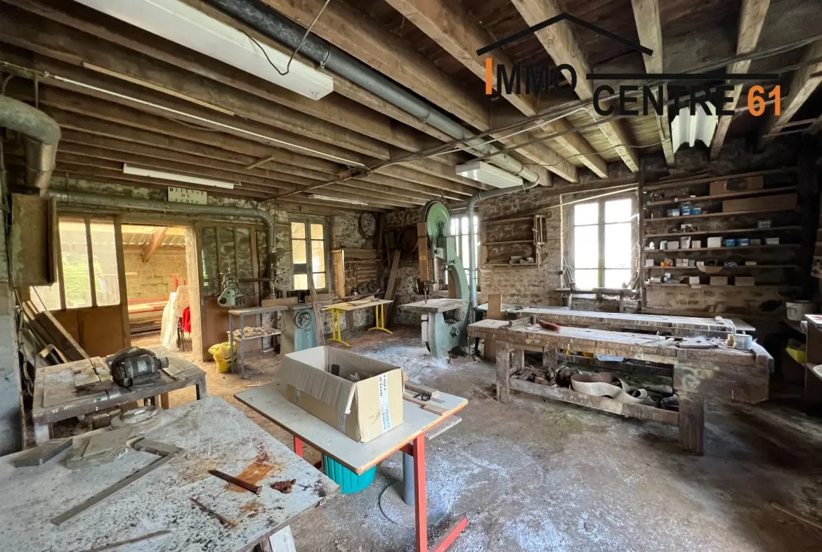 Maison 3 chambres avec dépendance 200m2 à Carrouges 