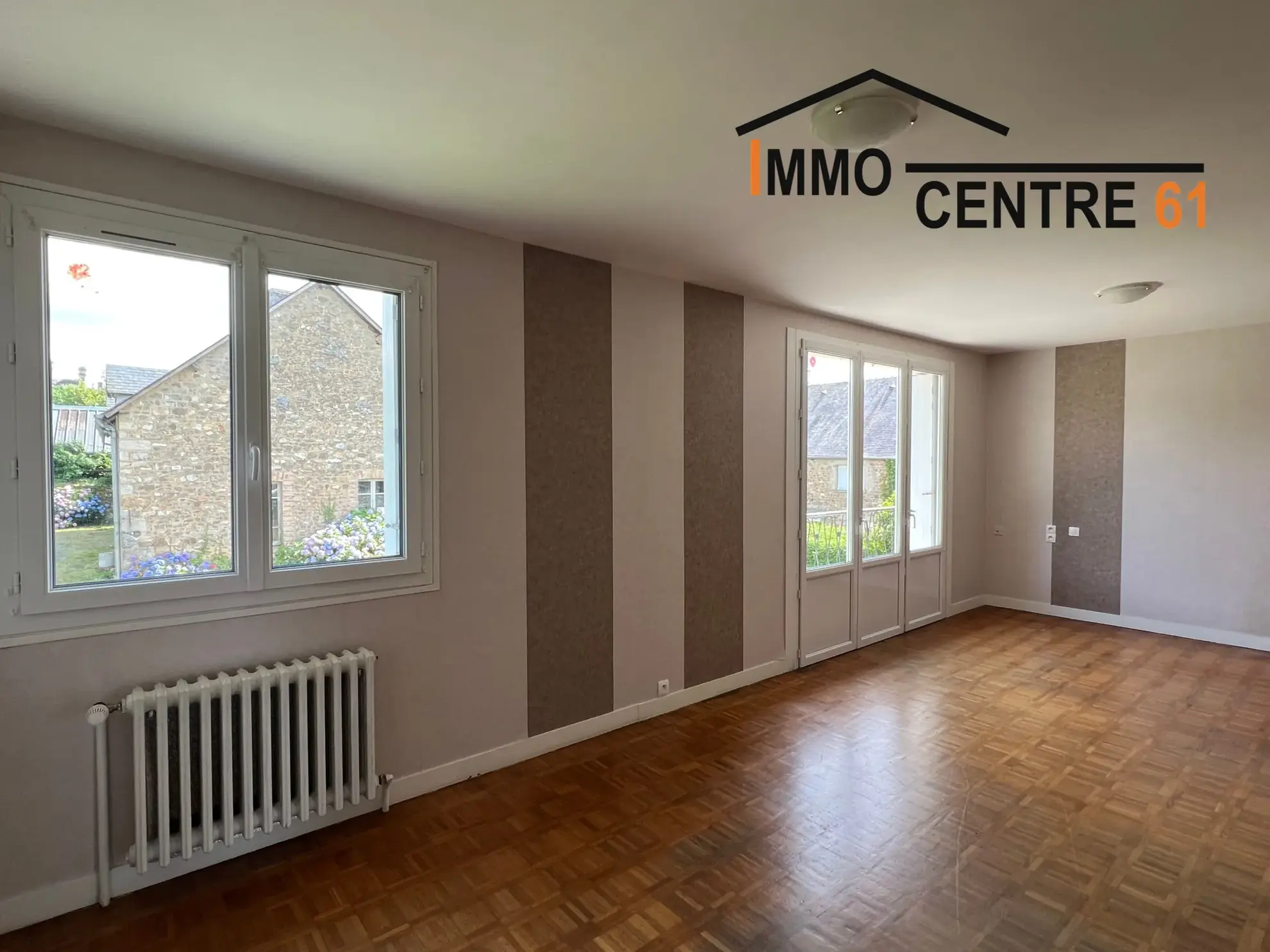 Maison 3 chambres avec dépendance 200m2 à Carrouges 