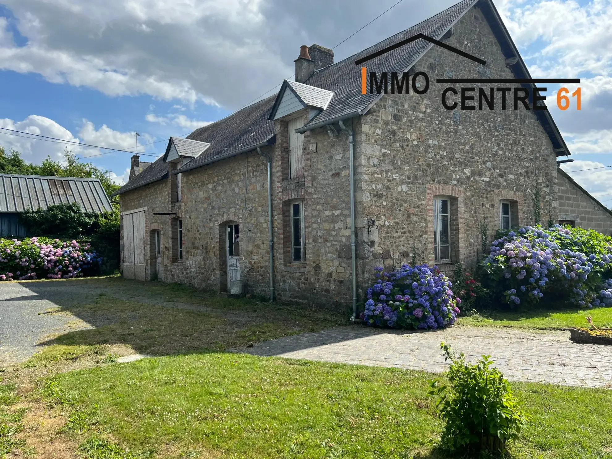 Maison 3 chambres avec dépendance 200m2 à Carrouges 