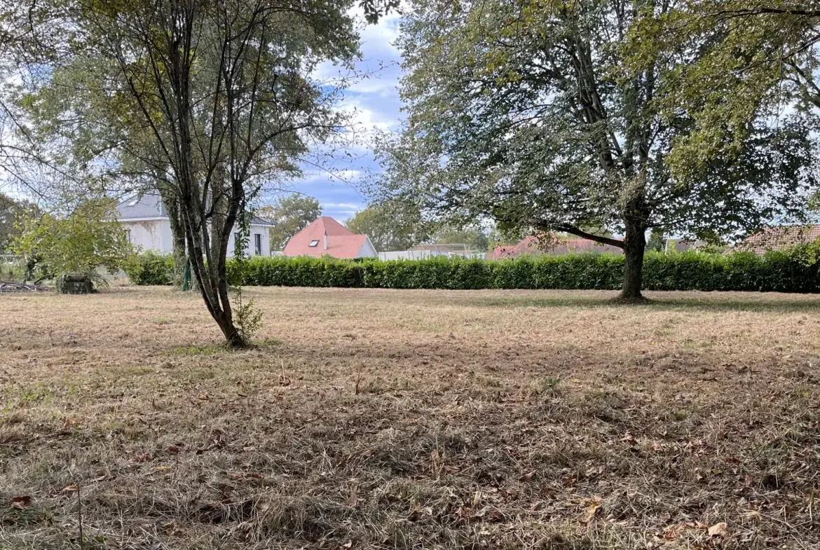 Terrain constructible à Ousse - 1 200m2 