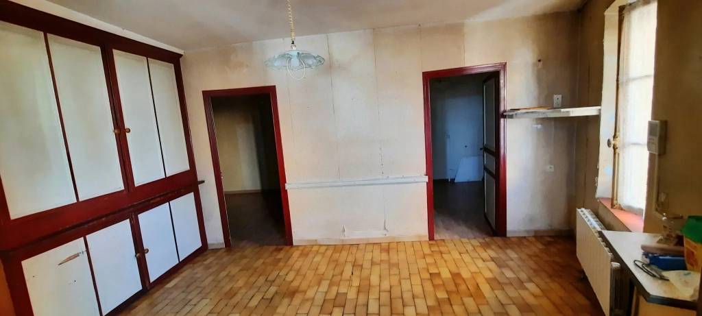 Maison Atypique à Rénover à BROUILLA avec Garage