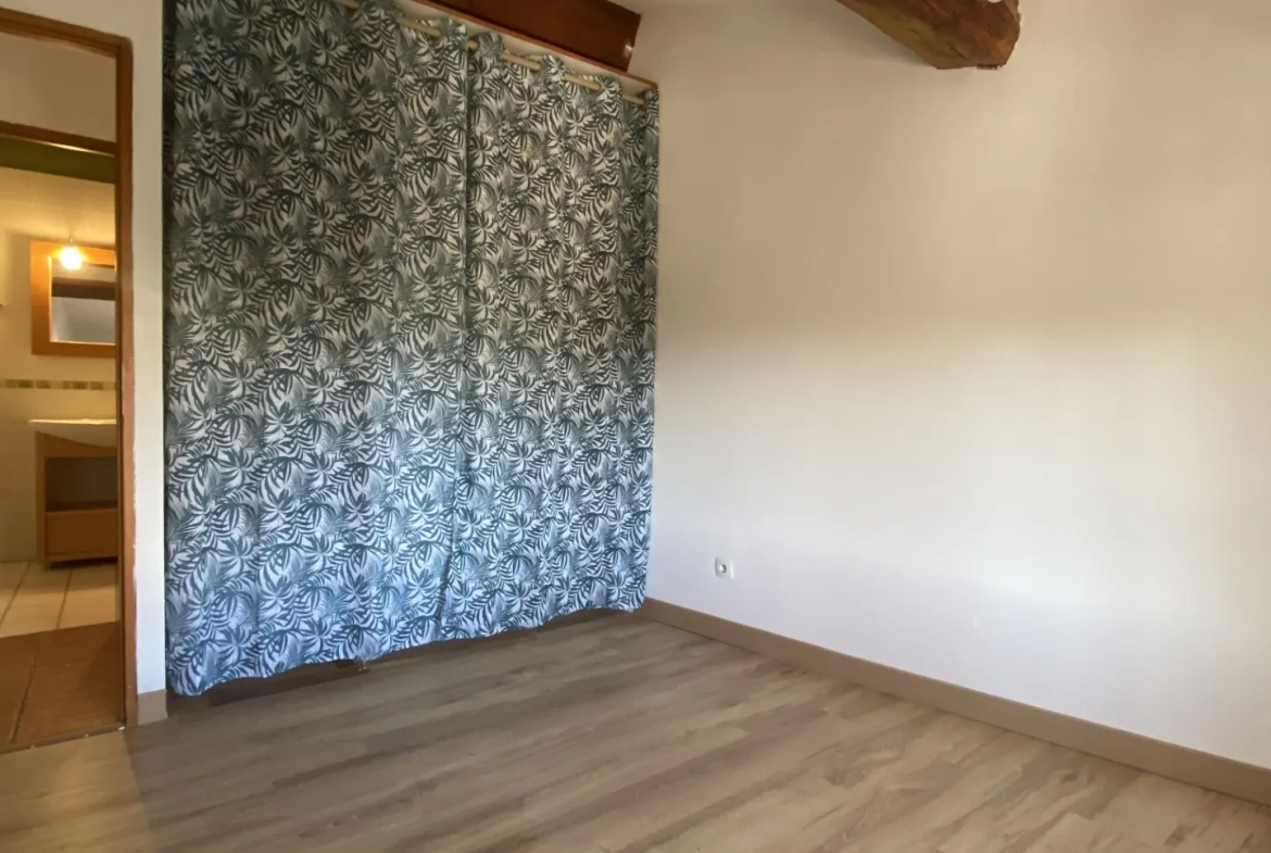Appartement Charmant avec Vue sur les Montagnes au Boulou 