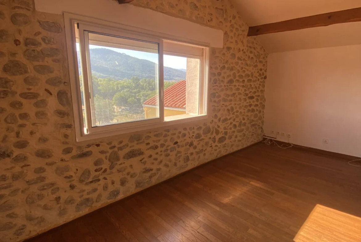 Appartement Charmant avec Vue sur les Montagnes au Boulou 