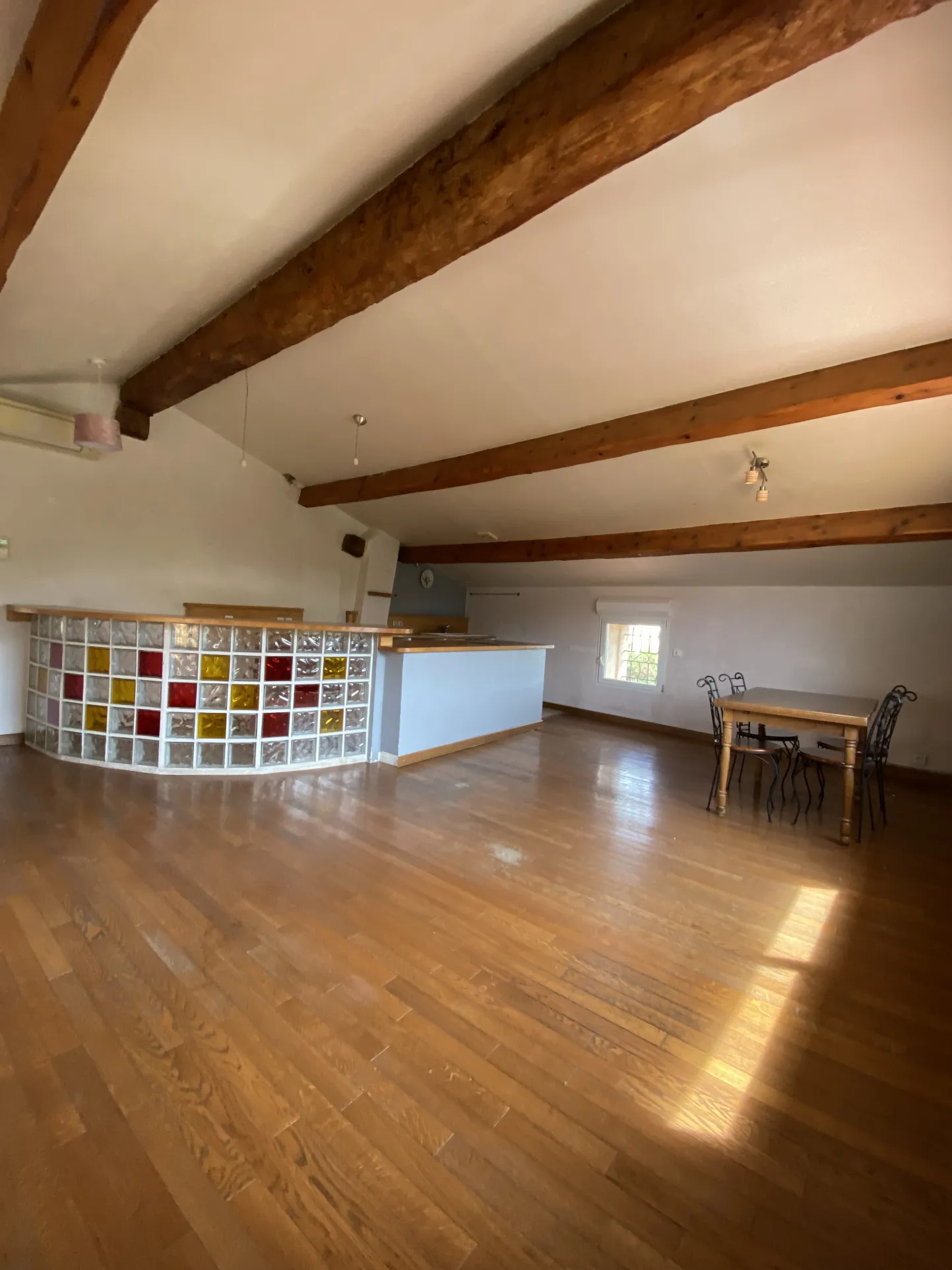 Appartement Charmant avec Vue sur les Montagnes au Boulou 