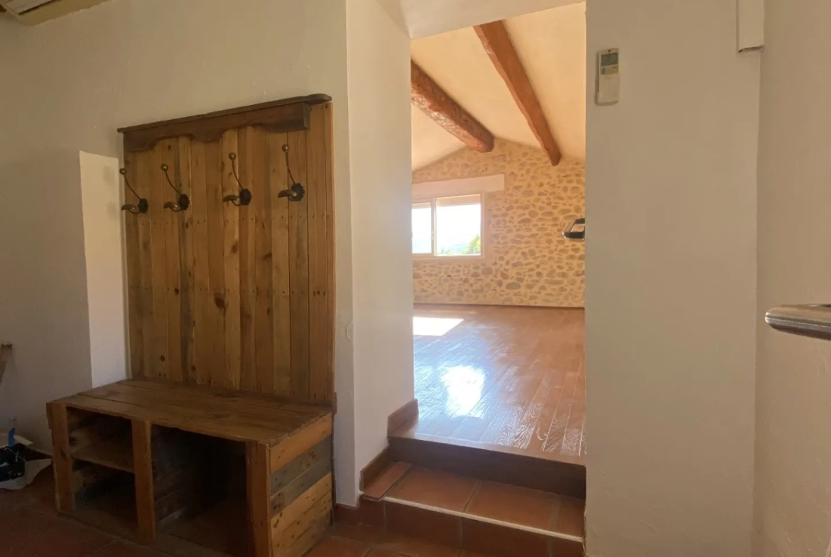 Appartement Charmant avec Vue sur les Montagnes au Boulou 