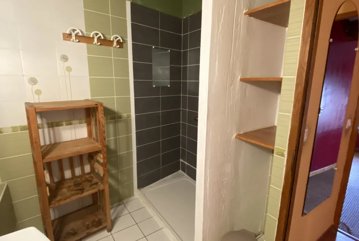 Appartement Charmant avec Vue sur les Montagnes au Boulou 