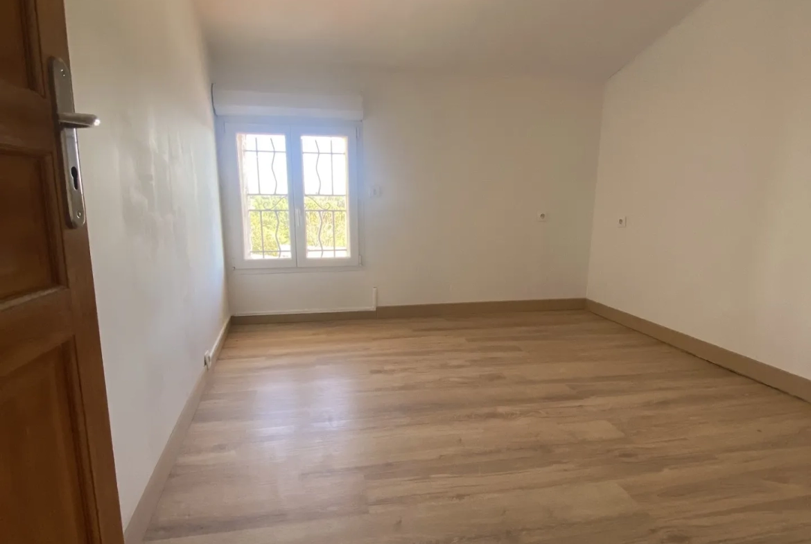Appartement Charmant avec Vue sur les Montagnes au Boulou 