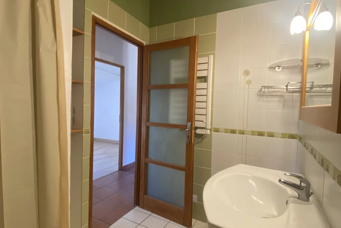 Appartement Charmant avec Vue sur les Montagnes au Boulou 