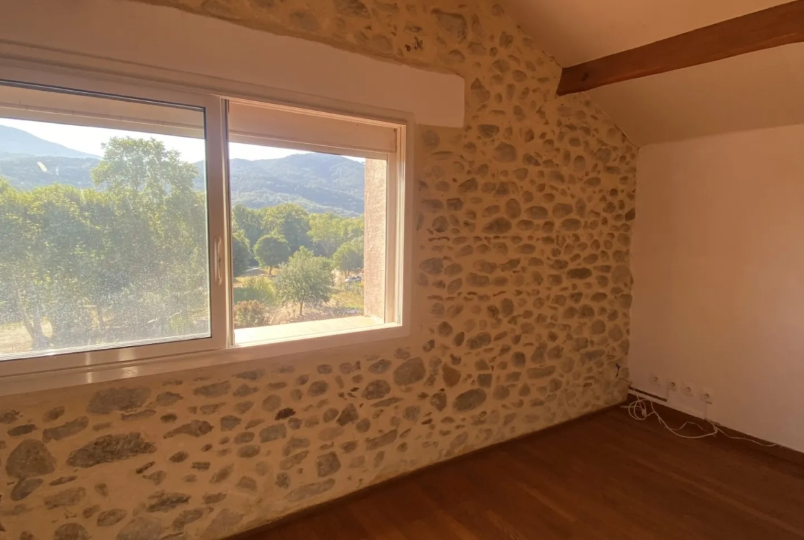 Appartement Charmant avec Vue sur les Montagnes au Boulou 