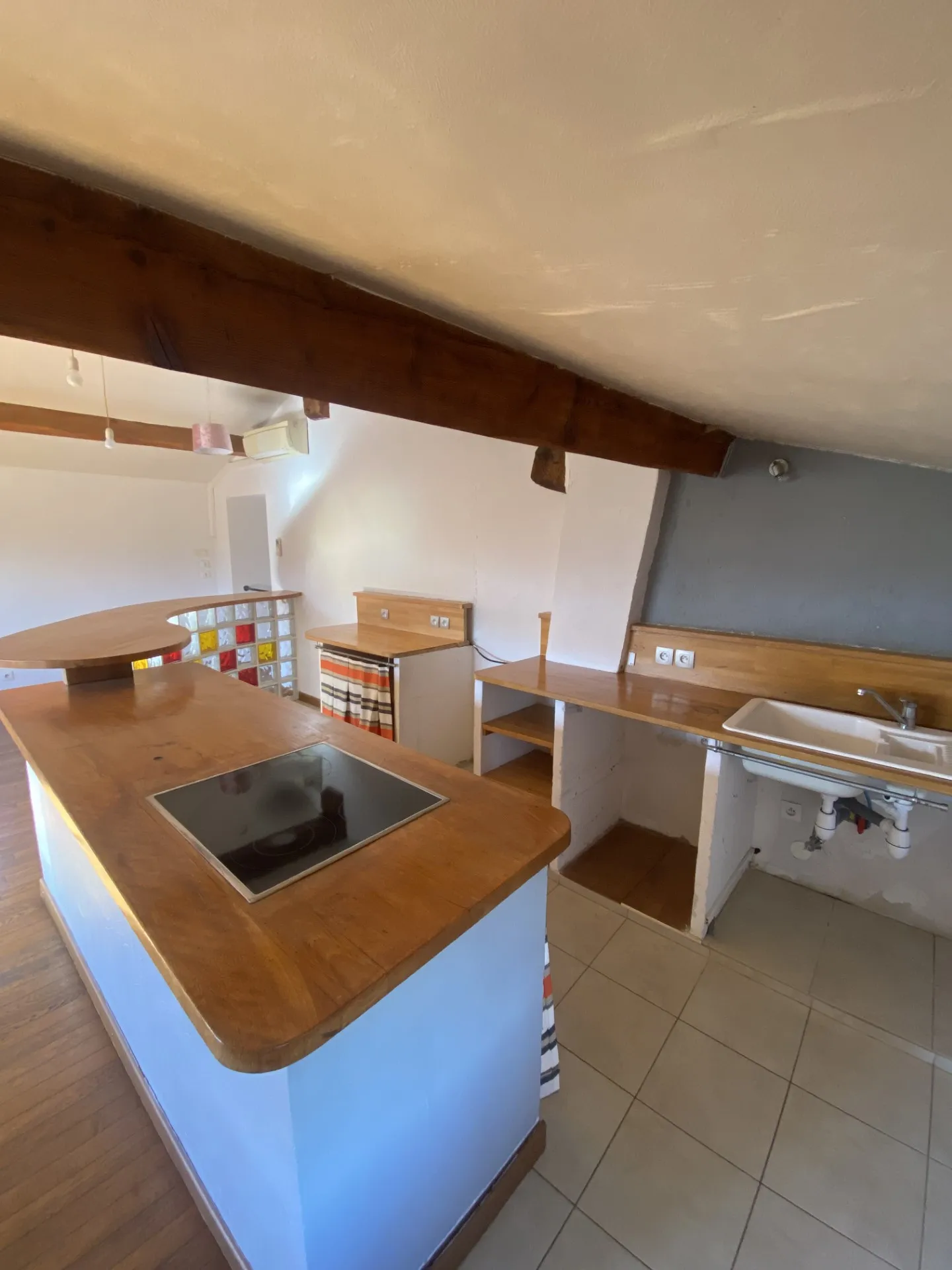 Appartement Charmant avec Vue sur les Montagnes au Boulou 
