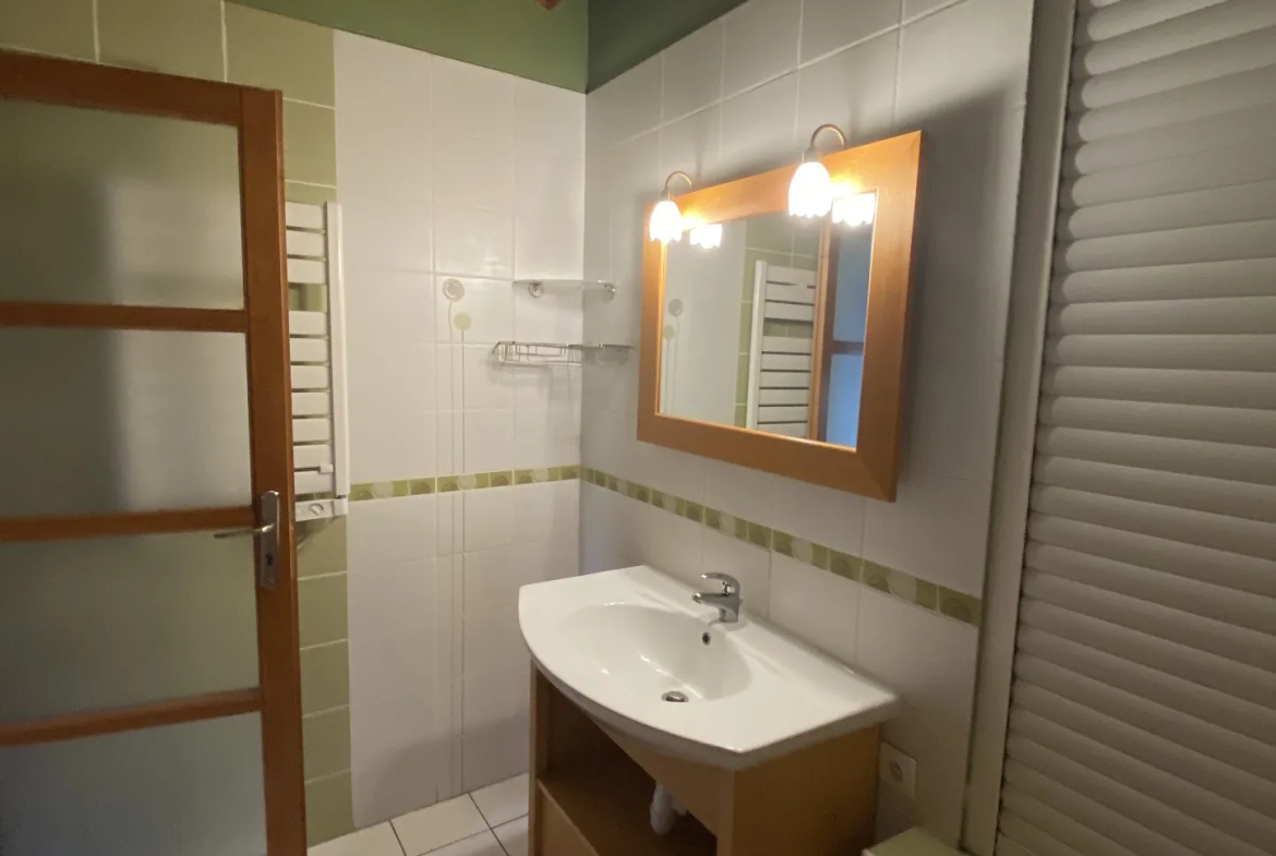 Appartement Charmant avec Vue sur les Montagnes au Boulou 