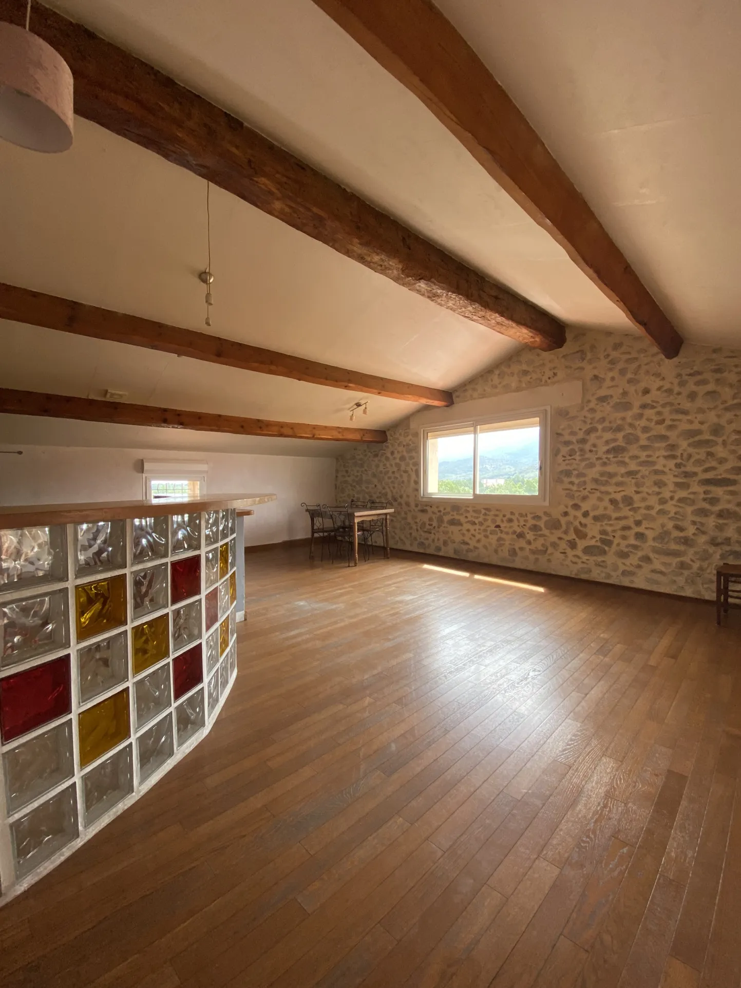 Appartement Charmant avec Vue sur les Montagnes au Boulou 