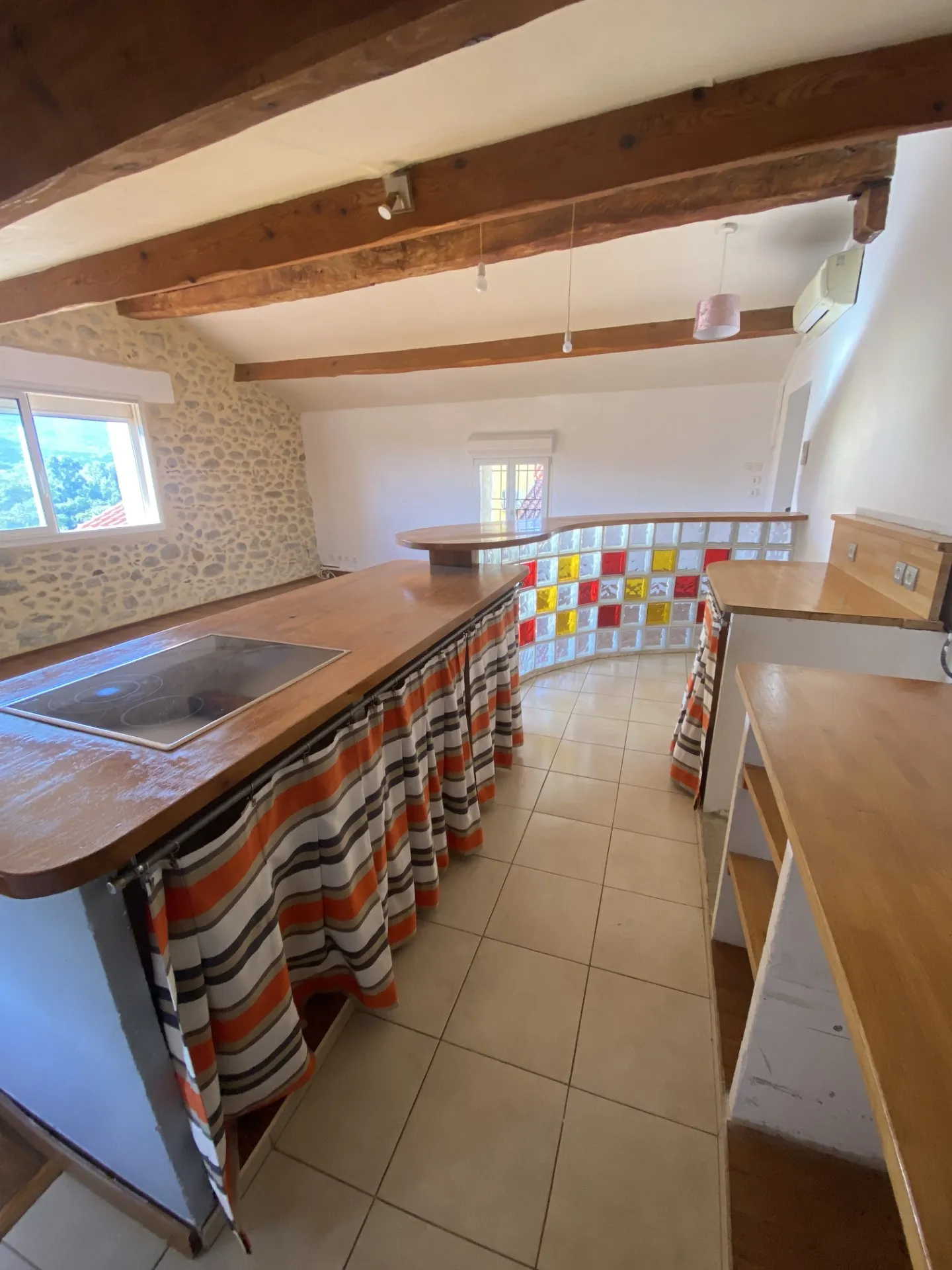 Appartement Charmant avec Vue sur les Montagnes au Boulou 