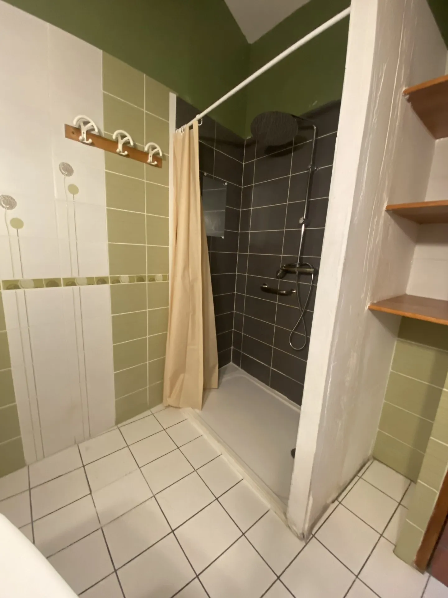 Appartement Charmant avec Vue sur les Montagnes au Boulou 