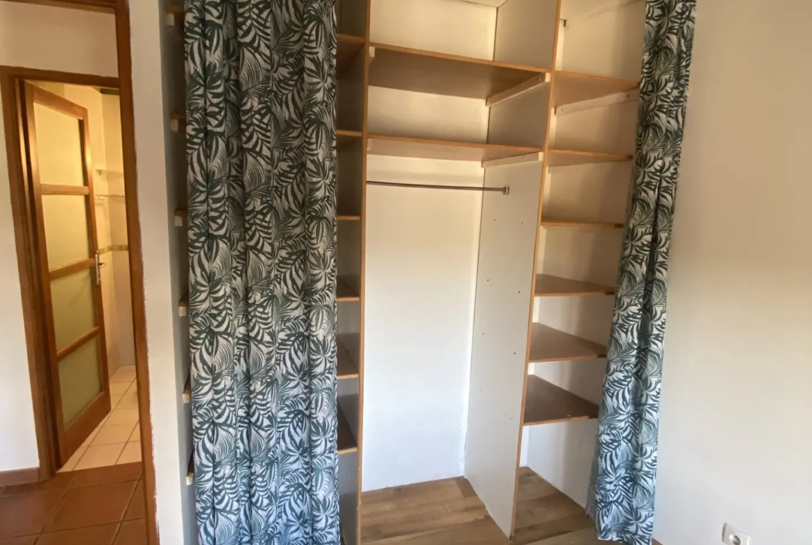 Appartement Charmant avec Vue sur les Montagnes au Boulou 