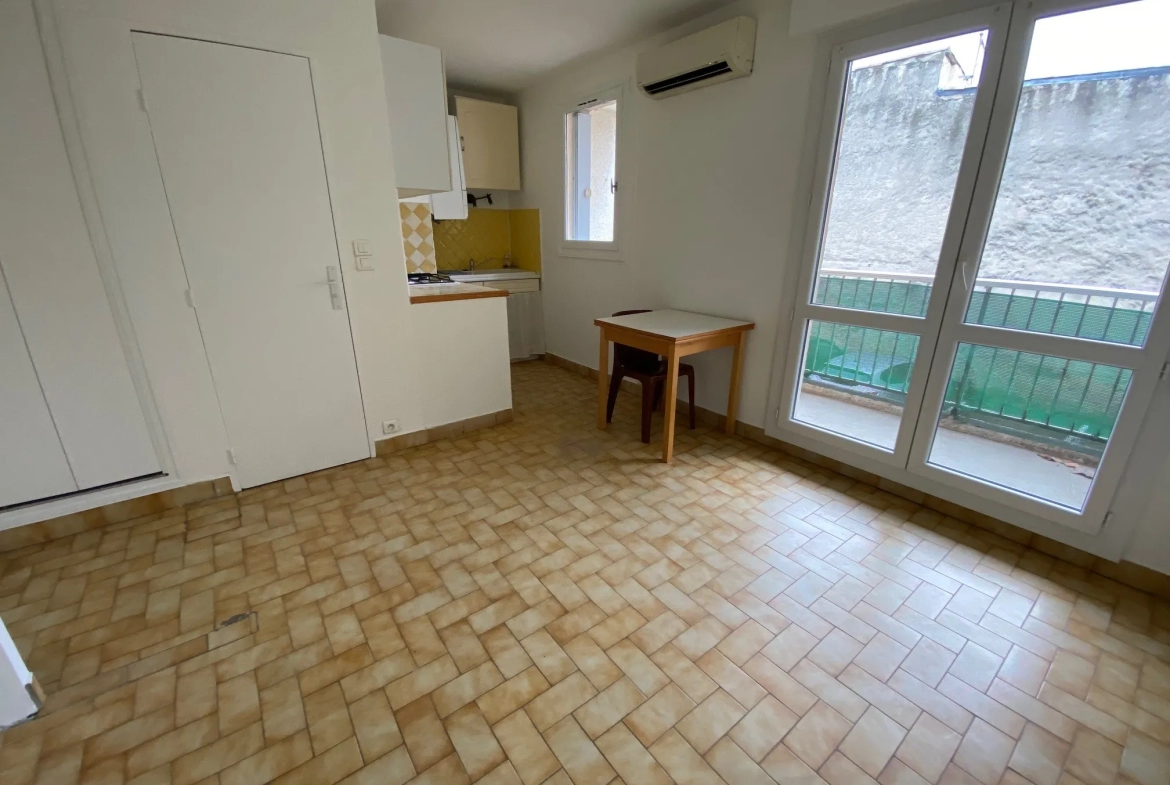 Studio à Nîmes avec Terrasse et Parking 