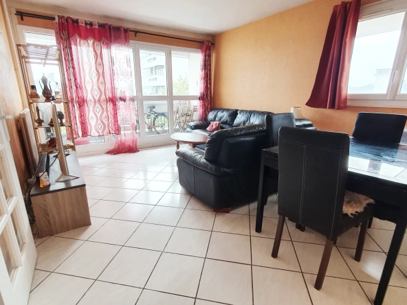Appartement T4 à Plaisir - 82 m² - 219 000 € 
