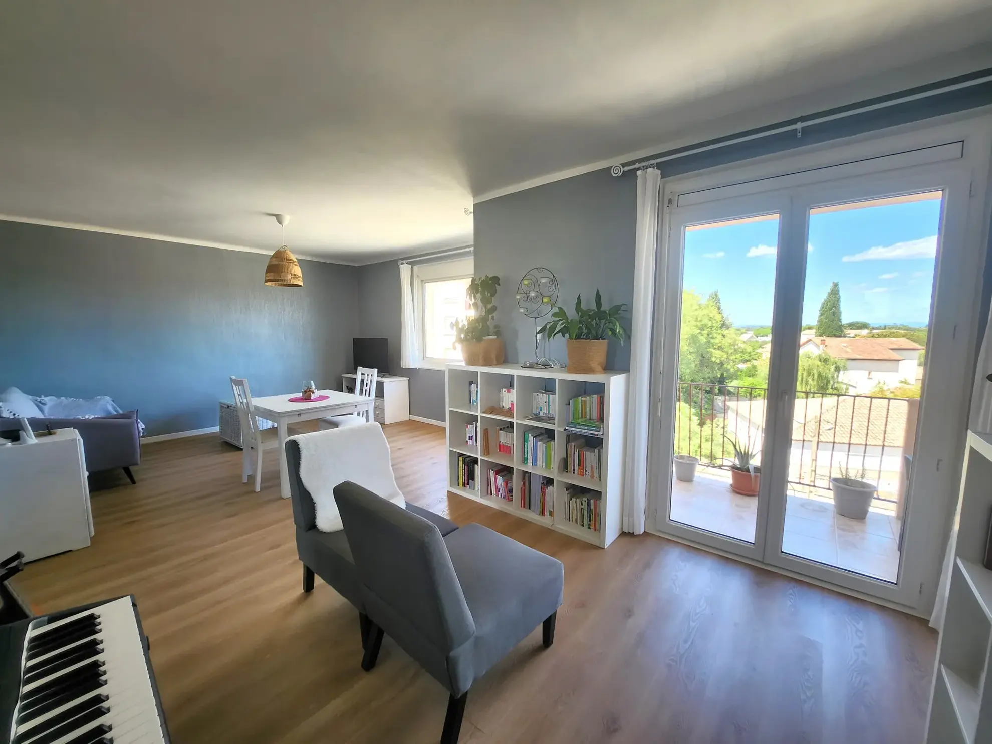 Appartement T3 rénové avec double balcon à Lunel 