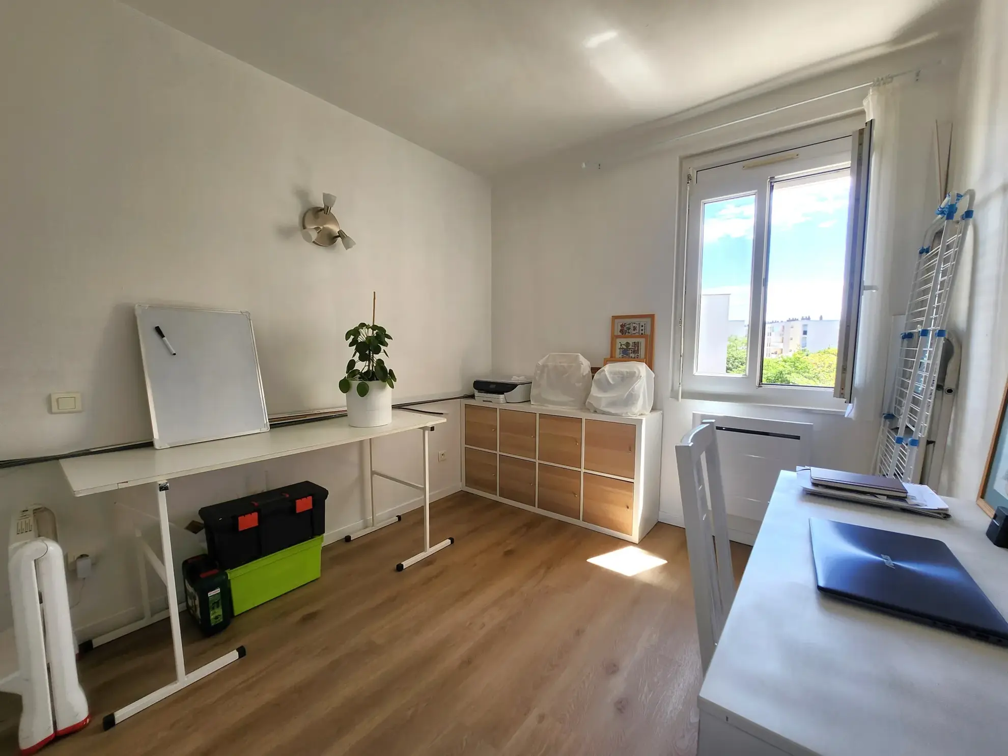 Appartement T3 rénové avec double balcon à Lunel 