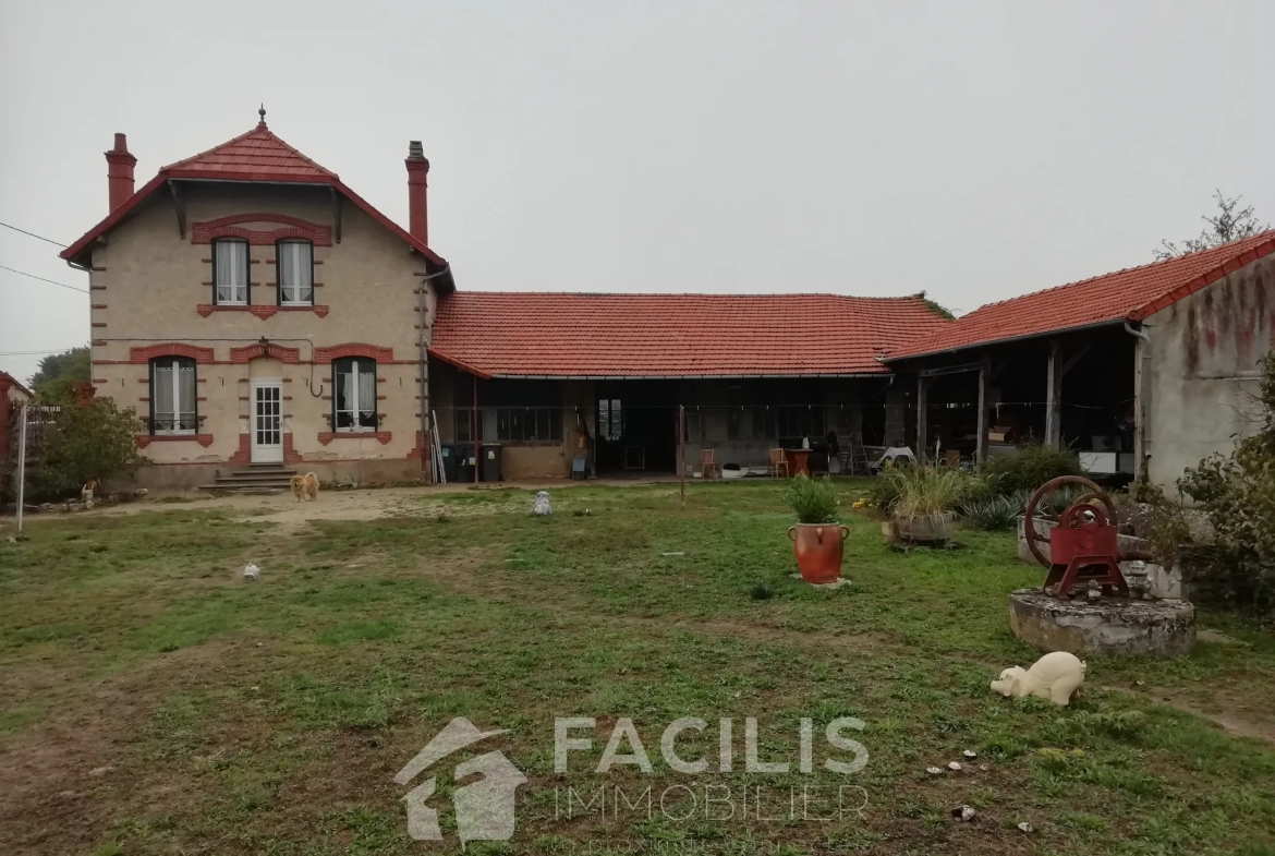 Maison de Bourg F6 130m2 avec dépendances 130m2 et jardin de 1500m2 clos !! 