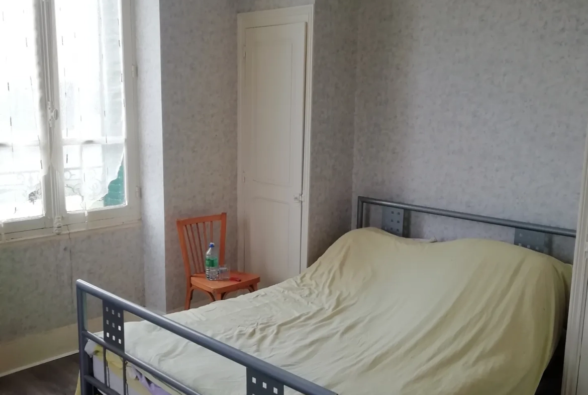 Maison de Bourg F6 130m2 avec dépendances 130m2 et jardin de 1500m2 clos !! 