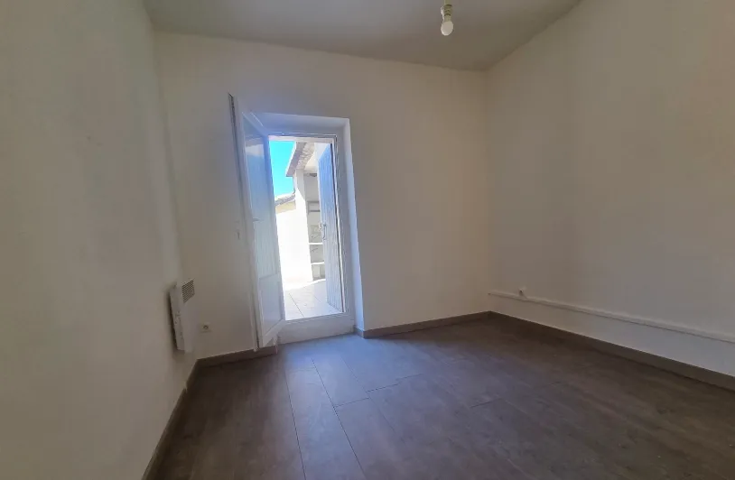 Maison de village rénovée à Ginestas avec terrasse 