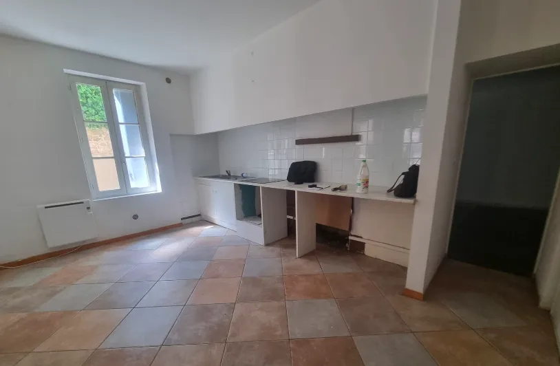 Maison de village rénovée à Ginestas avec terrasse 