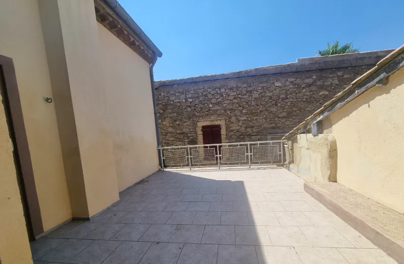Maison de village rénovée à Ginestas avec terrasse 