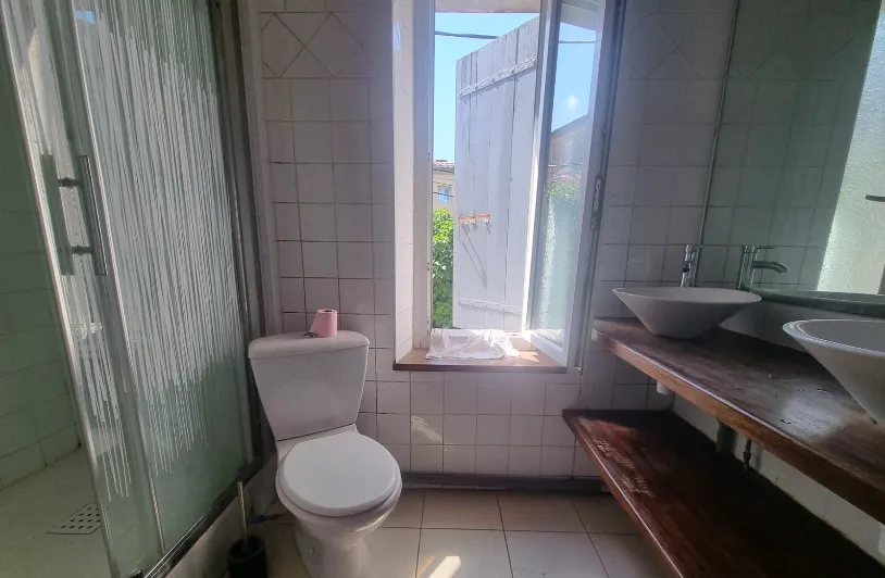 Maison de village rénovée à Ginestas avec terrasse 