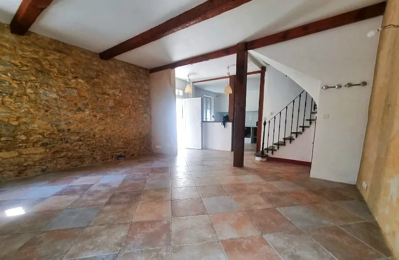 Maison de village rénovée à Ginestas avec terrasse 