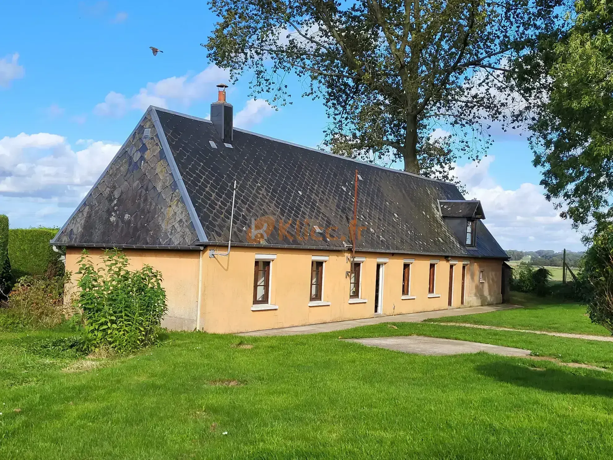 Longère à restaurer dans paisible village 