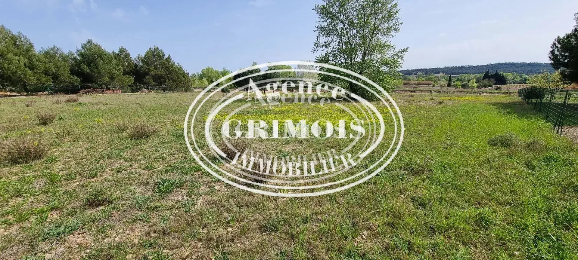 Terrain constructible à Argens Minervois - Calme et vue dégagée 