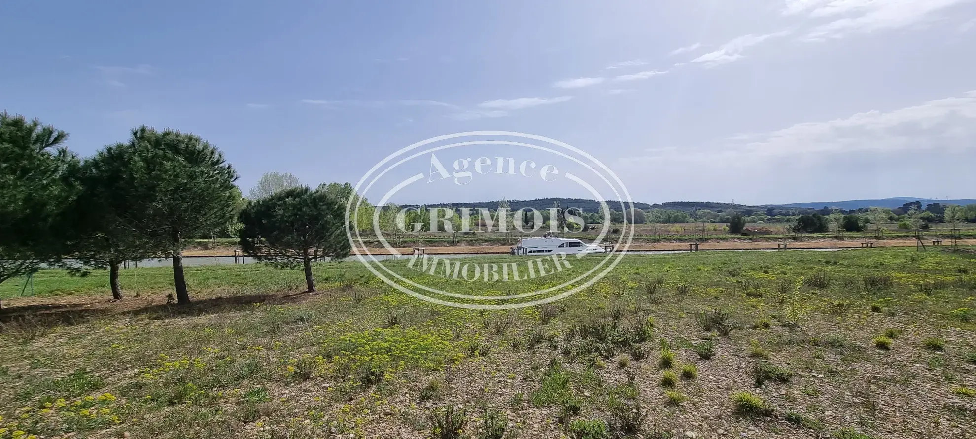 Terrain constructible à Argens Minervois - Calme et vue dégagée 